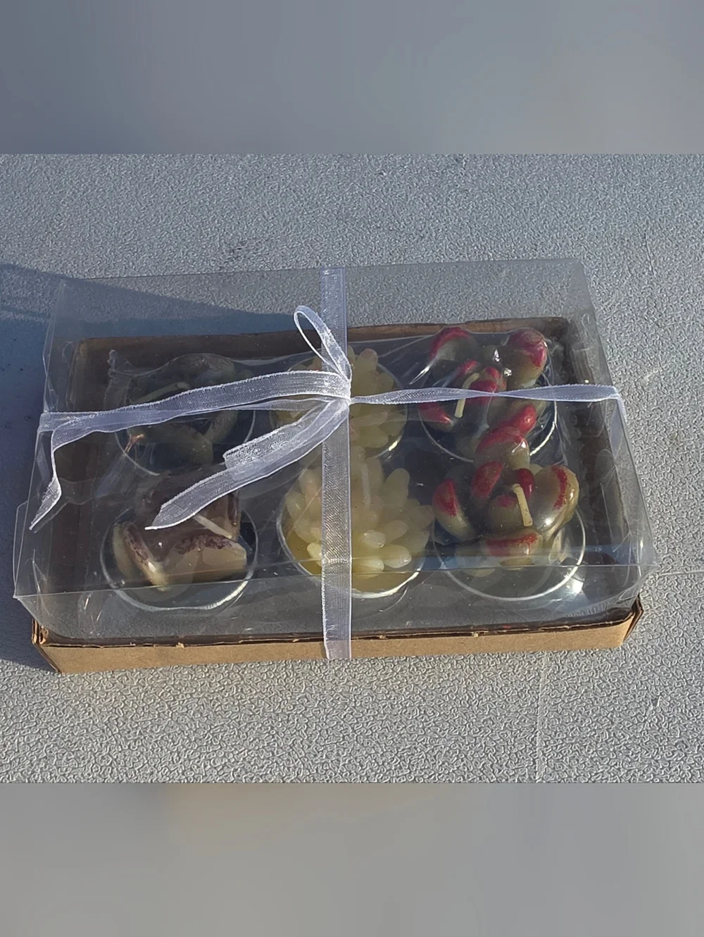 Decorative Red and Cream Tea Light Candle Gift Set